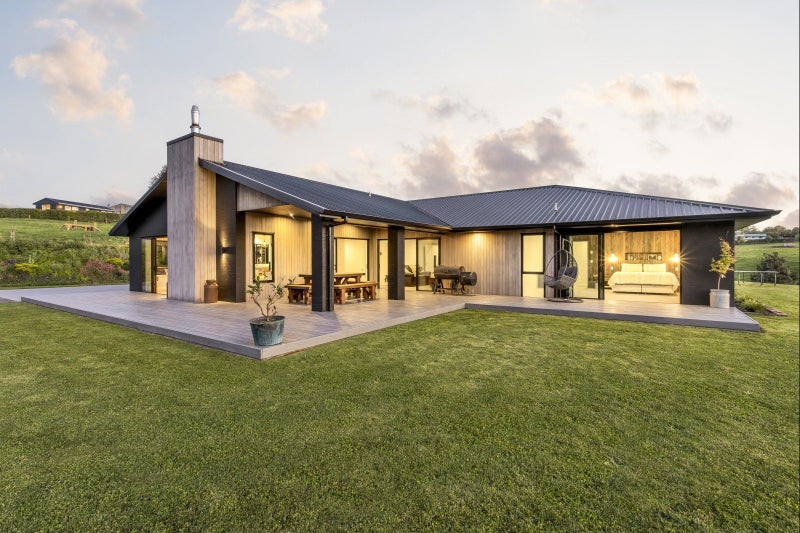 Te Miro treasure - big shed & income...64373260023809110