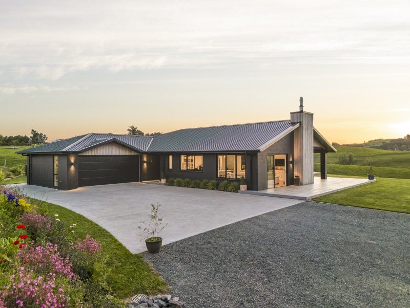 Te Miro treasure - big shed & income...64373260023809112