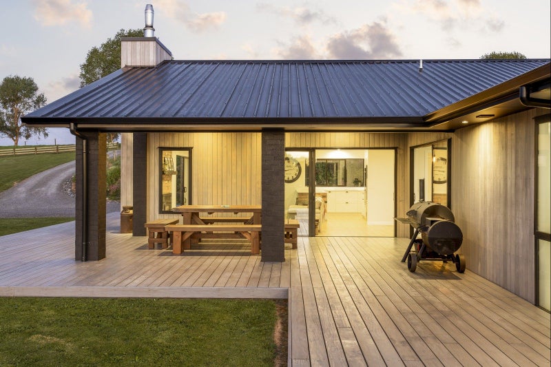 Te Miro treasure - big shed & income...64373260023809114