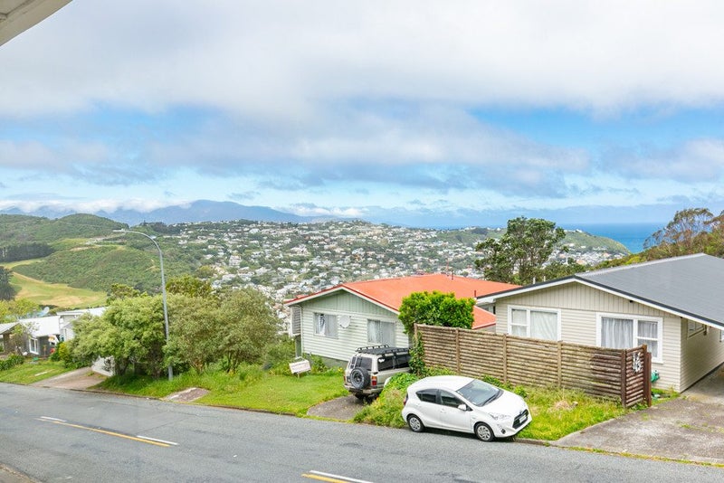 Solid Starter with Double Garage!64371591782529112