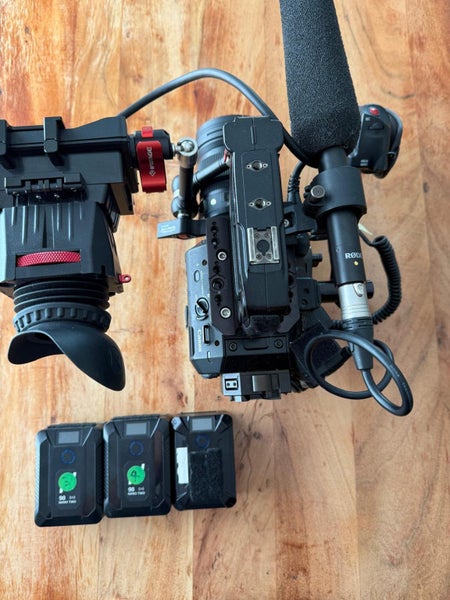 Canon C300 mkiii Cinema kit Carousel 1