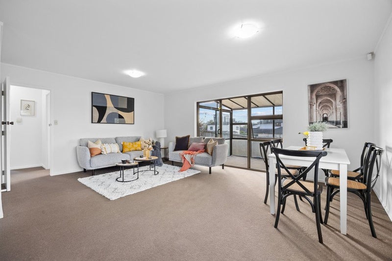 Spacious Duplex in Ellerslie School Zone64371883309699113