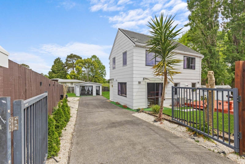 Modern & Stylish — Live Large on 722m² Section!64394406131075110