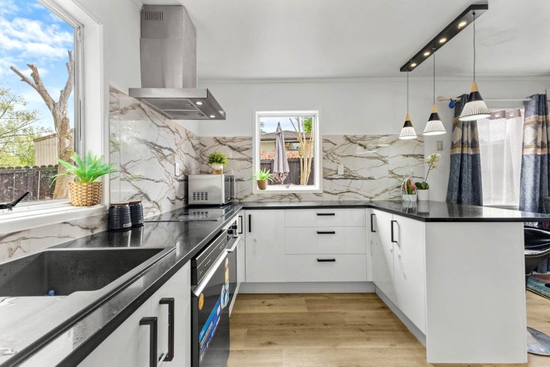 Modern & Stylish — Live Large on 722m² Section!64394406131075111