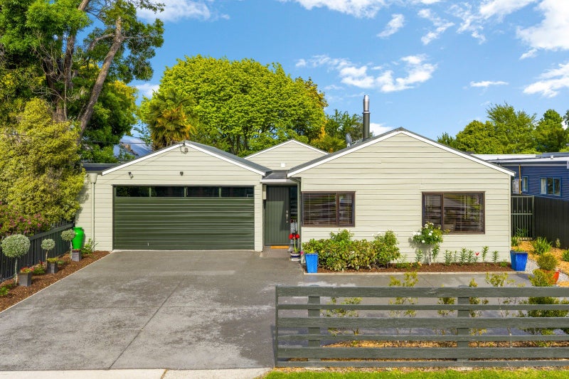 Vacant, convenient, and ready for its new owner64372177642242110