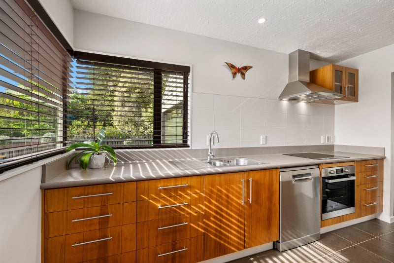 Vacant, convenient, and ready for its new owner64372177642242112