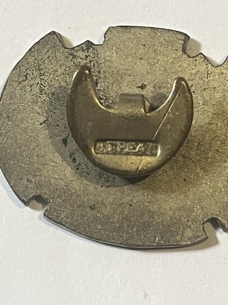 VINTAGE NZ GENERAL MOTORS LIMITED 500 PIN / BADGE Carousel 6