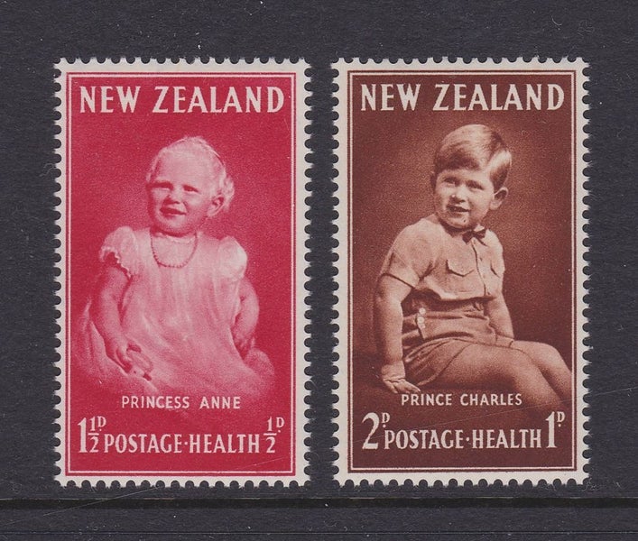0710/1. NZ - 1952 Health/Royalty Set (2) - UHM Carousel 1
