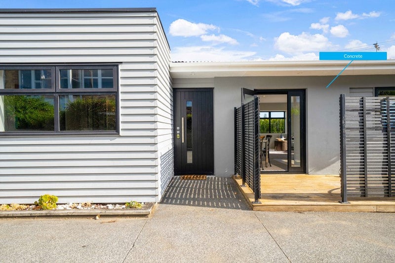 Sunshine & Sea Views!64372776355587111