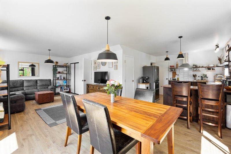 Fully Renovated Gem - Sunny, Stylish & Central64372586131459114