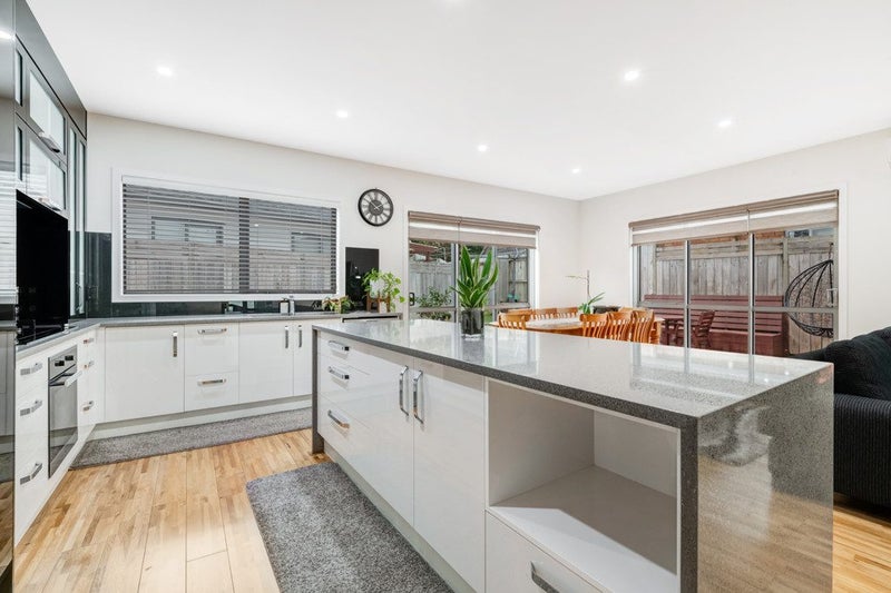 Two Dwellings on One Title!64372966903425114