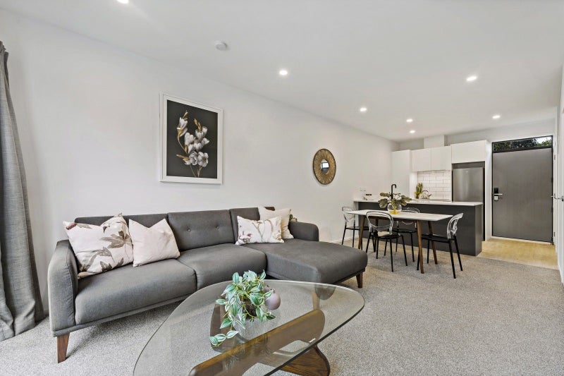 Modern comfort meets timeless design64372981852802110