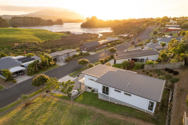 Raglan Coastal Serenity64373484861187110