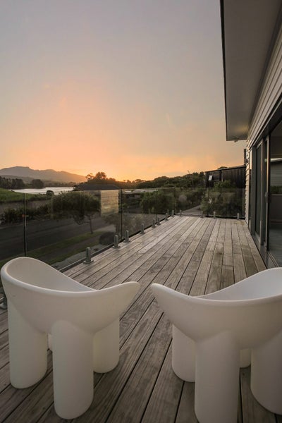 Raglan Coastal Serenity64373484861187114