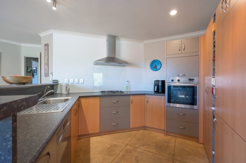 Elevated, Sunny & Move in Ready64373070429442113