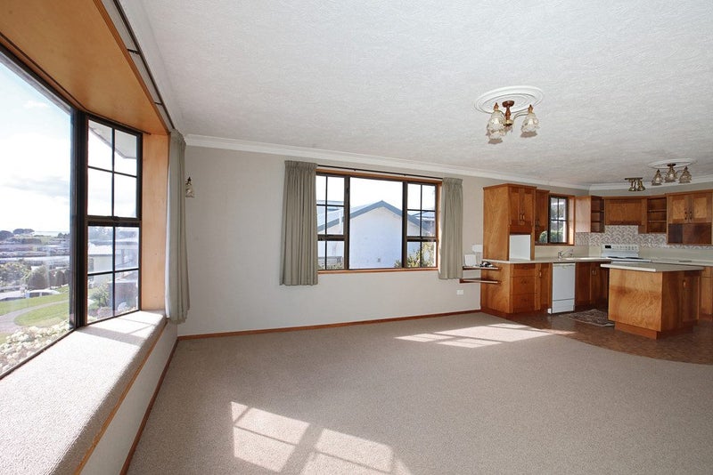 Expansive Estuary Views64373868297345114