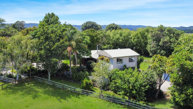 New kitchen + just minutes from town!64373572614018112