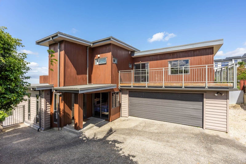 Modern Elegance with Breathtaking Views64373660991617110