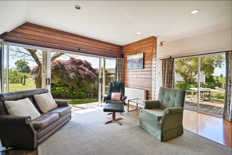 Timeless Character on Oak Ave64373868273923114