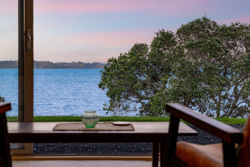 Golden Days64373764264193113