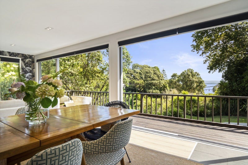 Private retreat with bay views and bush serenity64373764399875110