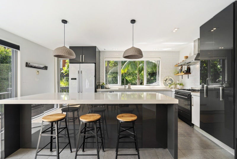 Private retreat with bay views and bush serenity64373764399875114