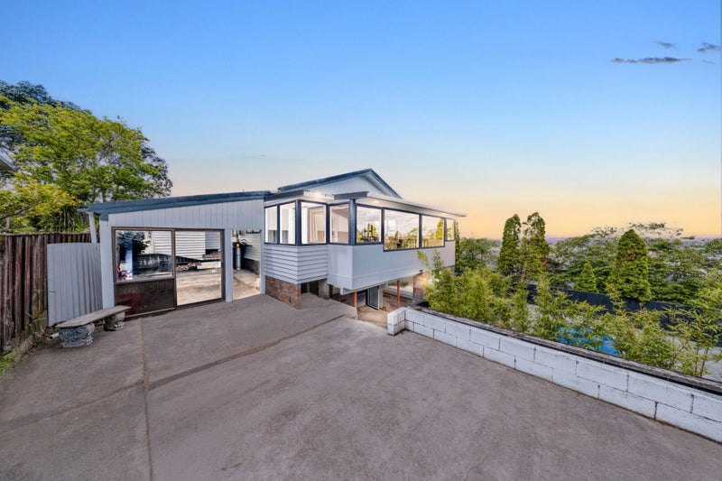 Home and granny with stunning elevated views!64451250036866110