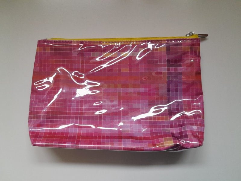 Clinique Make-up Bag Carousel 5