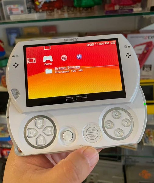 White PSP GO PSPgo 16G Buildin Memory in 6.60Pro-C With Cable Good Condition Carousel 2