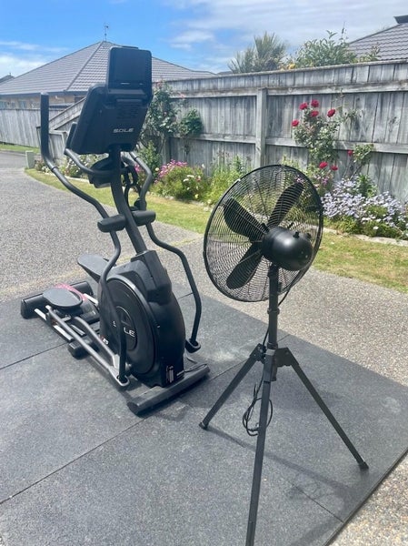 Sole E25 Elliptical Cross Trainer + 6 Barbell Mats (includes free 500mm Fan)64374619156739110