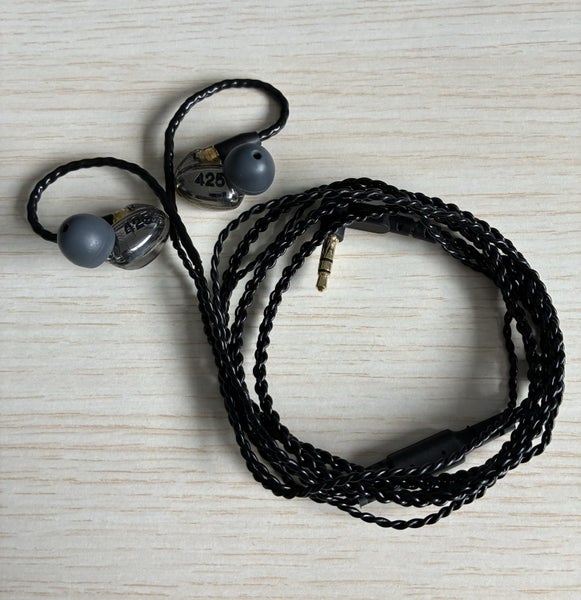 Shure SE425 Dual Driver Inears - Black Carousel 2