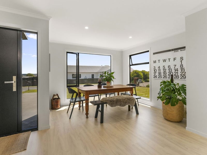 Easy Modern Living, Great Location64453126477059113