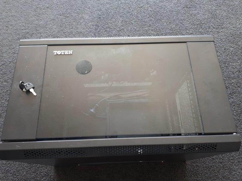 *Professional Server Cabinet Carousel 1