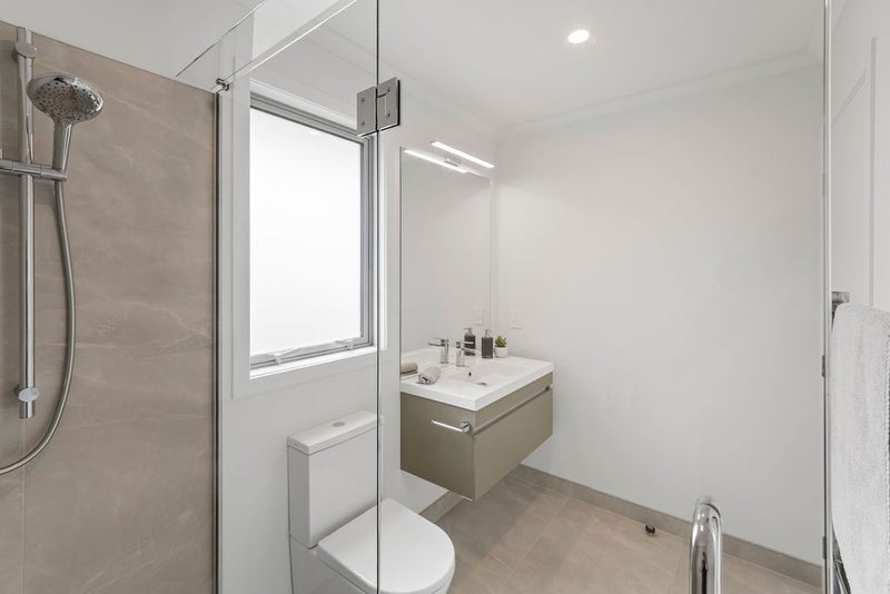 Finished & Festive – Move in for Christmas!64381595286785114