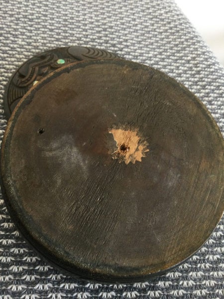 A GORGEOUS VINTAGE CARVED IN WOOD MAORI BOX PAUA INLAY Carousel 5