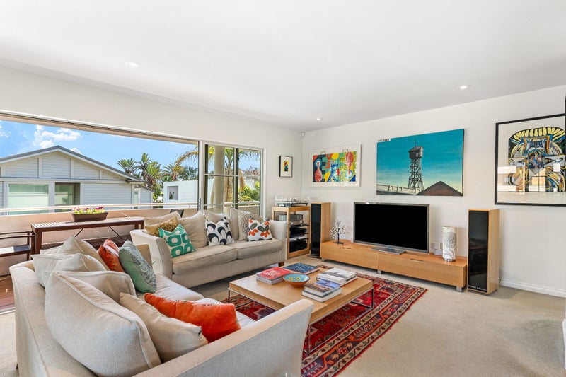 Stylish Spacious Townhouse with Harbour Views64381884685569113