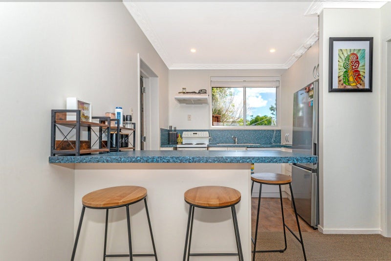 Live like a Queen….64381995667843113