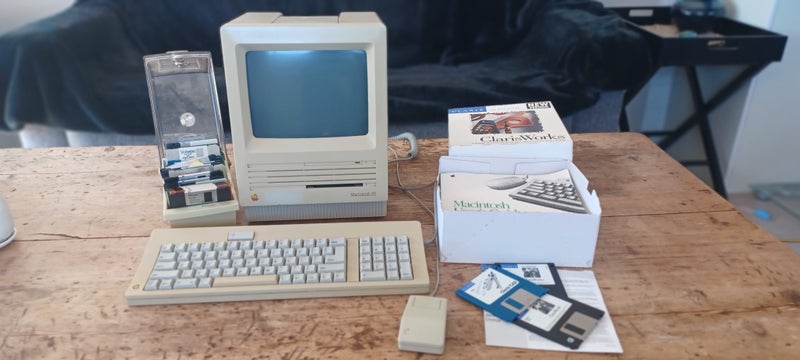 Apple Macintosh SE(M5011). Working. Original HDD + 1× Floppy Carousel 1
