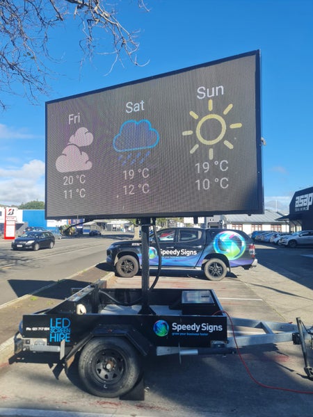 large outdoor LED trailer screen Carousel 2