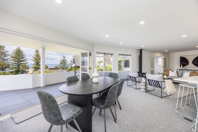 BEACHSIDE & SEA VIEWS - VENDOR ON THE MOVE!64460002604033110