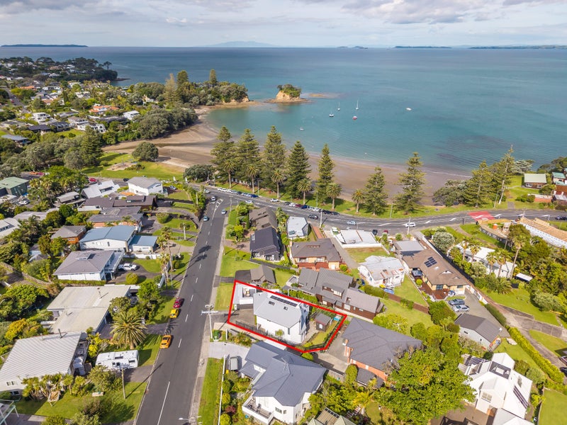 BEACHSIDE & SEA VIEWS - VENDOR ON THE MOVE!64460002604033112