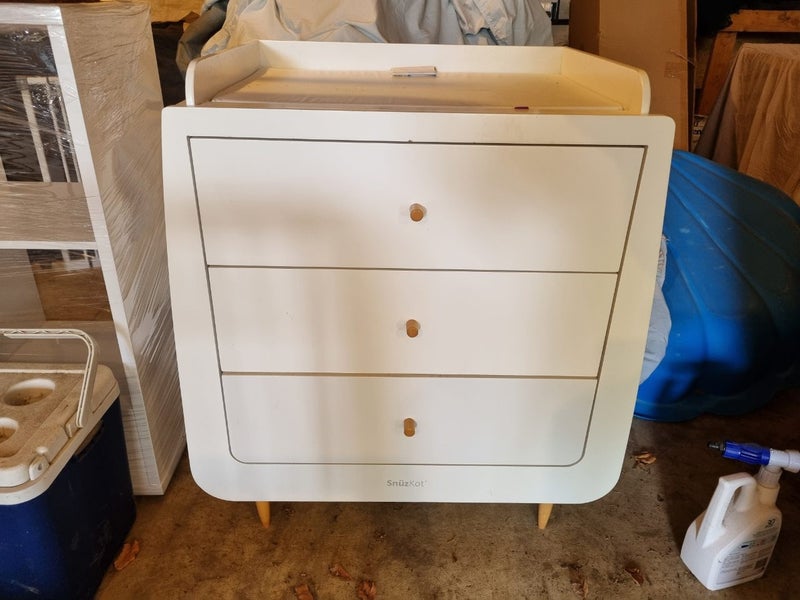 Snuzkot package.cot change table and bassinet64382699787267111