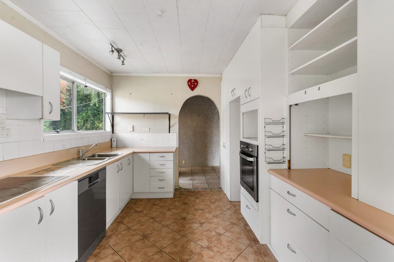 Huge Family Home with Endless Potential64382685934211111