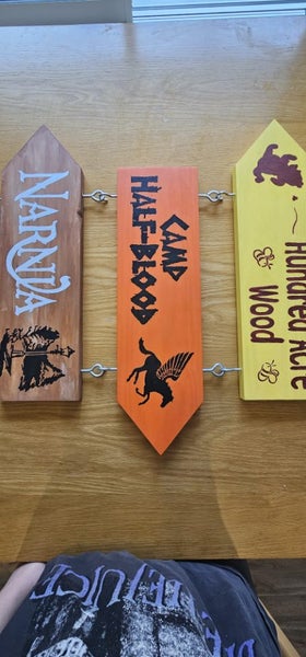 Handmade Fantasy Book & Movie Signpost – Hogwarts, Narnia, Neverland + More (2.464382810267778113