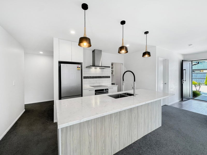 BAGS PACKED, MUST BE SOLD!64383601046273112