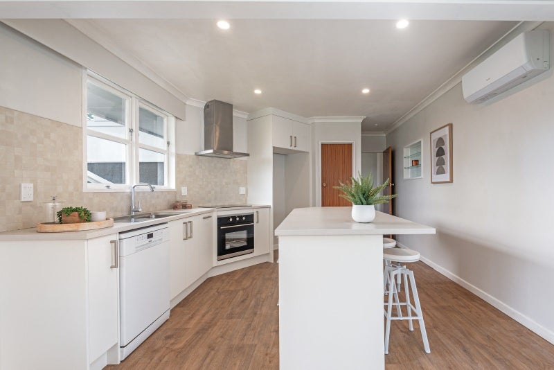 Spacious family home close to river, move-in ready64383696941827113