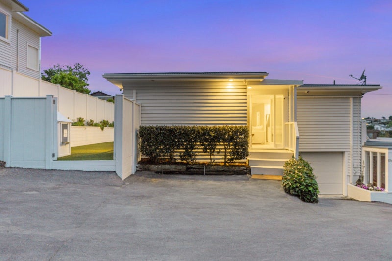 Designer Duplex with Views!64383793999105110