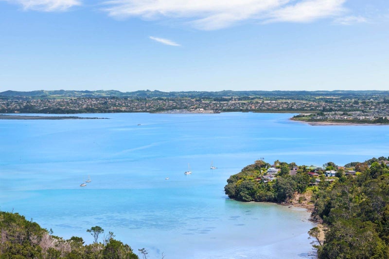 5-bedroom Upper Harbour Haven on 2024m² Site!64395302496001114