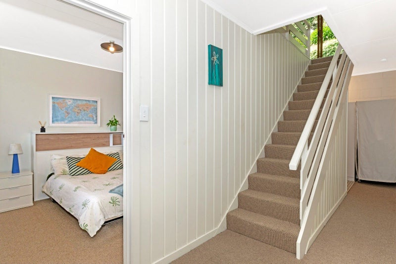 Stylish, views and location!64383905453186114