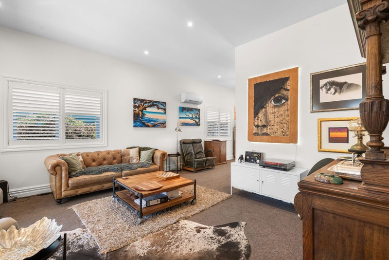 Beautiful Home, Fantastic Location64461821299203112